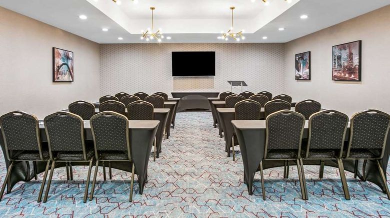 <b>La Quinta Inn & Suites by Wyndham Meeting</b>. Images powered by <a href="https://iceportal.shijigroup.com/" title="IcePortal" target="_blank">IcePortal</a>.