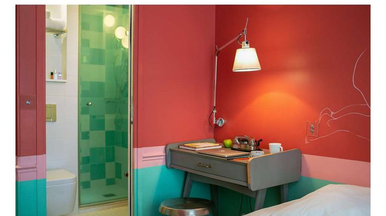 <b>Crayon Hotel Paris Room</b>. Images powered by <a href="https://iceportal.shijigroup.com/" title="IcePortal" target="_blank">IcePortal</a>.