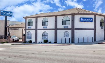 Travelodge by Wyndham Harbor City