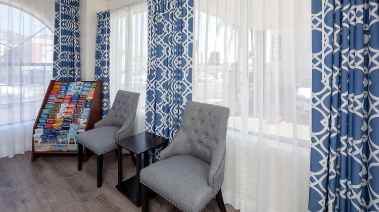 Travelodge by Wyndham Harbor City Lobby