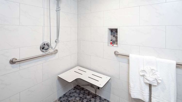Travelodge by Wyndham Harbor City Room