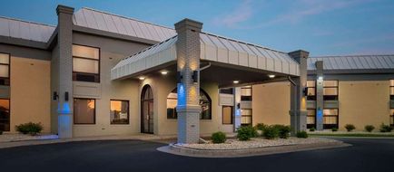 Days Inn and Suites by Wyndham Exterior