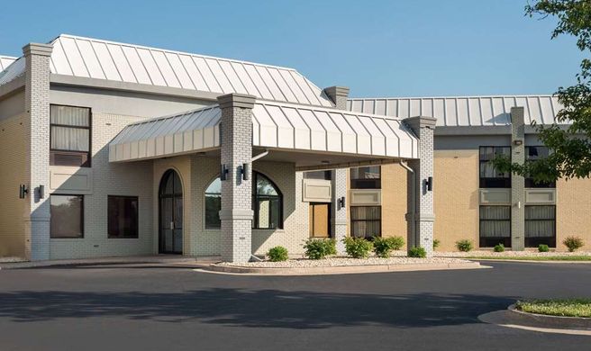Days Inn and Suites by Wyndham Exterior