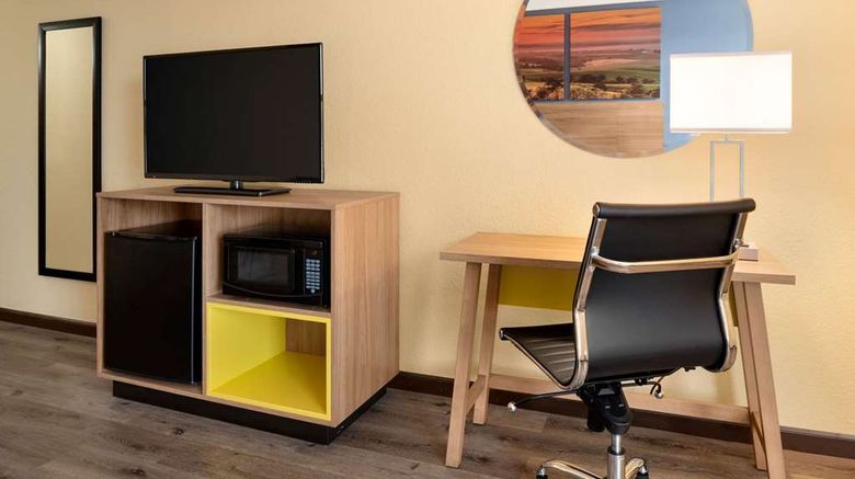 <b>Days Inn and Suites by Wyndham Room</b>. Images powered by <a href="https://iceportal.shijigroup.com/" title="IcePortal" target="_blank">IcePortal</a>.
