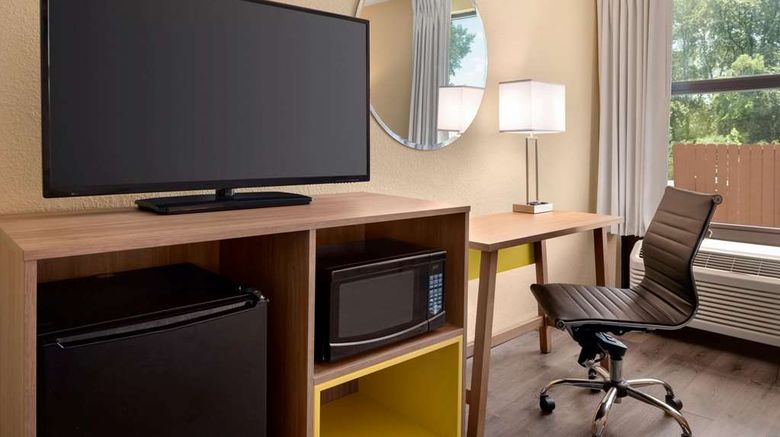 <b>Days Inn and Suites by Wyndham Room</b>. Images powered by <a href="https://iceportal.shijigroup.com/" title="IcePortal" target="_blank">IcePortal</a>.