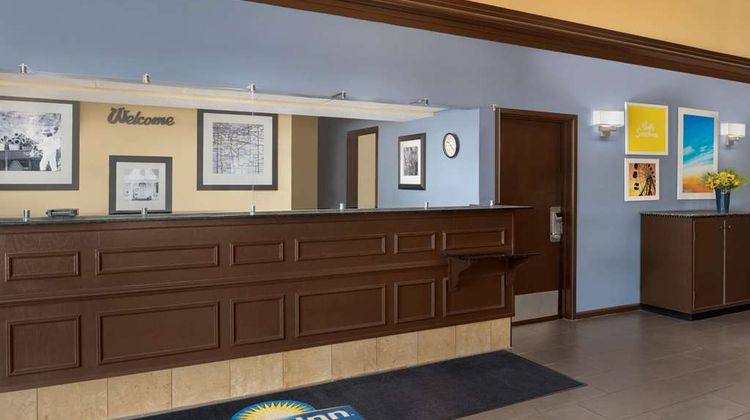 Days Inn and Suites by Wyndham Lobby