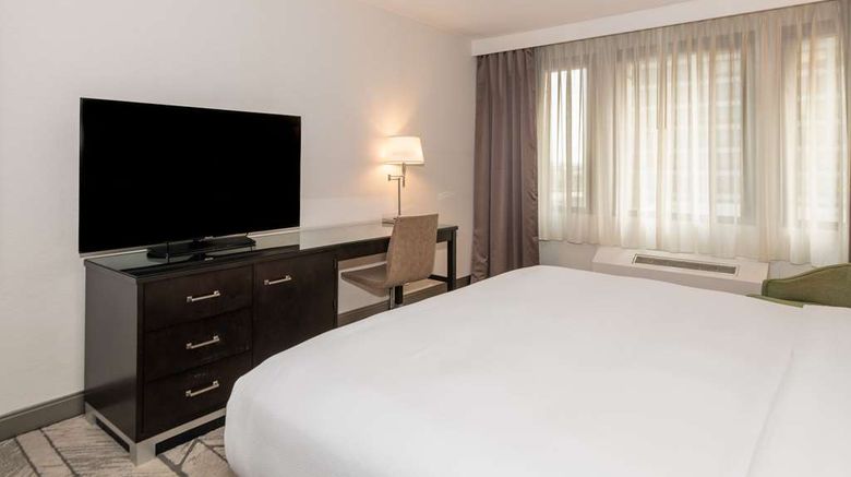 <b>DoubleTree by Hilton Newark Penn Station Room</b>. Images powered by <a href="https://iceportal.shijigroup.com/" title="IcePortal" target="_blank">IcePortal</a>.