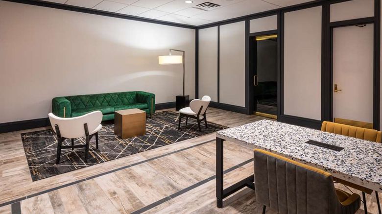 <b>DoubleTree by Hilton Newark Penn Station Lobby</b>. Images powered by <a href="https://iceportal.shijigroup.com/" title="IcePortal" target="_blank">IcePortal</a>.