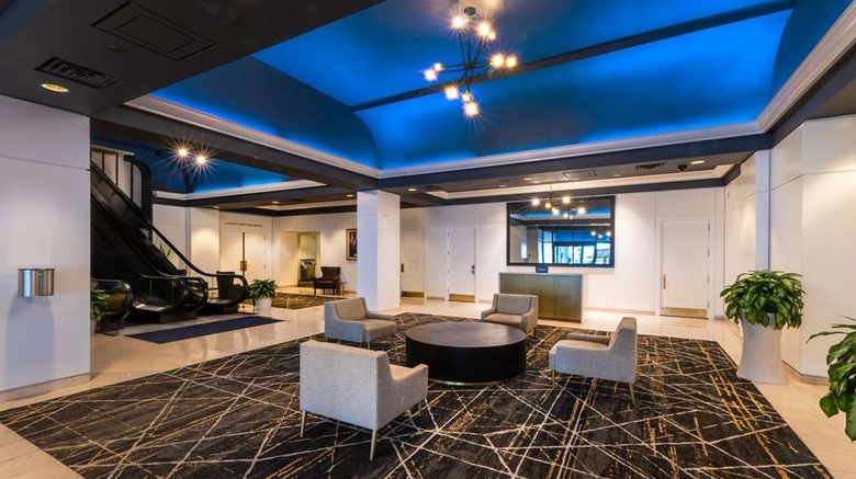 <b>DoubleTree by Hilton Newark Penn Station Lobby</b>. Images powered by <a href="https://iceportal.shijigroup.com/" title="IcePortal" target="_blank">IcePortal</a>.