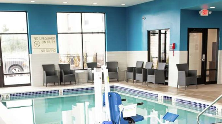 <b>Hampton Inn and Suites Dundee Pool</b>. Images powered by <a href="https://iceportal.shijigroup.com/" title="IcePortal" target="_blank">IcePortal</a>.
