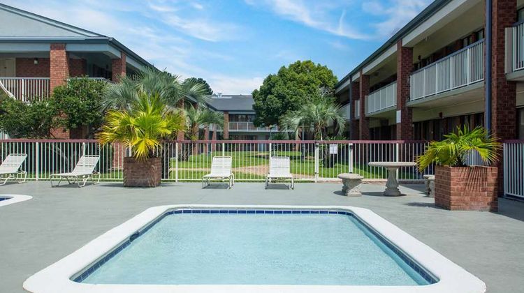 Days Inn by Wyndham Mobile I-65 Pool