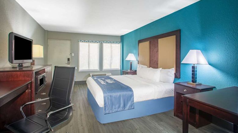 <b>Days Inn by Wyndham Mobile I-65 Room</b>. Images powered by <a href="https://iceportal.shijigroup.com/" title="IcePortal" target="_blank">IcePortal</a>.