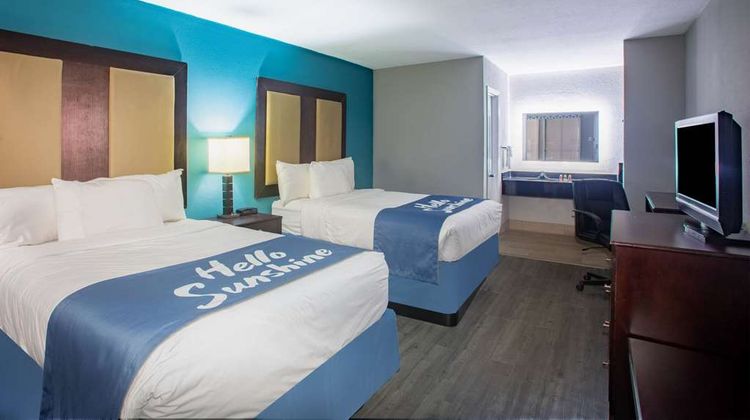 Days Inn by Wyndham Mobile I-65 Room