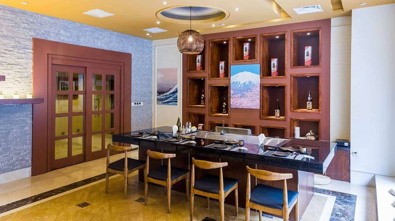 <b>Grand Metropark North York Hotel Restaurant</b>. Images powered by <a href="https://iceportal.shijigroup.com/" title="IcePortal" target="_blank">IcePortal</a>.