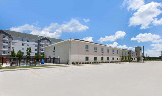 Days Inn by Wyndham Baton Rouge Airport Exterior