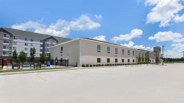Days Inn by Wyndham Baton Rouge Airport Exterior