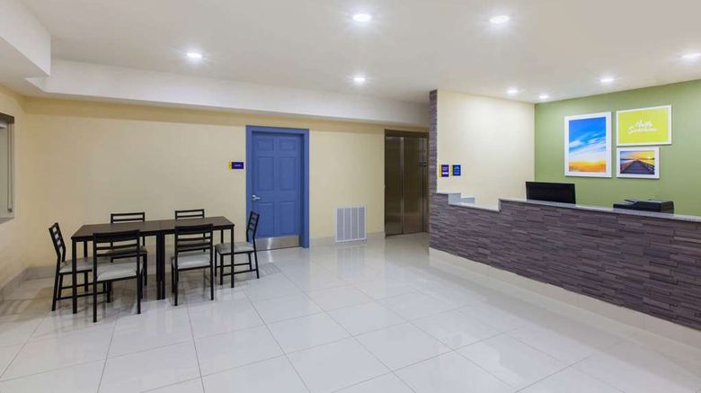 <b>Days Inn by Wyndham Baton Rouge Airport Lobby</b>. Images powered by <a href="https://iceportal.shijigroup.com/" title="IcePortal" target="_blank">IcePortal</a>.