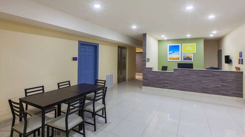 <b>Days Inn by Wyndham Baton Rouge Airport Lobby</b>. Images powered by <a href="https://iceportal.shijigroup.com/" title="IcePortal" target="_blank">IcePortal</a>.