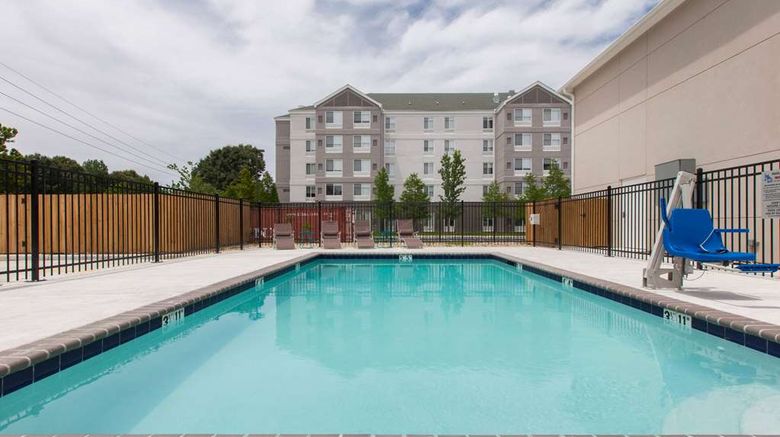 <b>Days Inn by Wyndham Baton Rouge Airport Pool</b>. Images powered by <a href="https://iceportal.shijigroup.com/" title="IcePortal" target="_blank">IcePortal</a>.