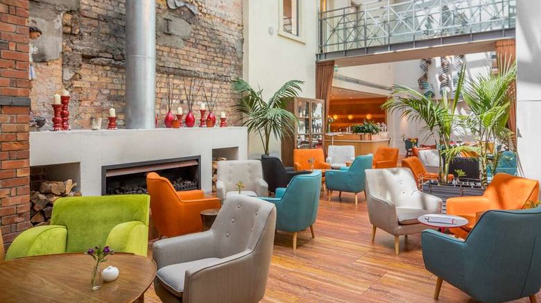 <b>Hotel DeBrett Lobby</b>. Images powered by <a href="https://iceportal.shijigroup.com/" title="IcePortal" target="_blank">IcePortal</a>.