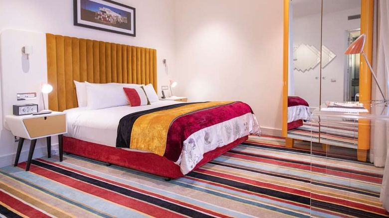 <b>Hotel DeBrett Room</b>. Images powered by <a href="https://iceportal.shijigroup.com/" title="IcePortal" target="_blank">IcePortal</a>.