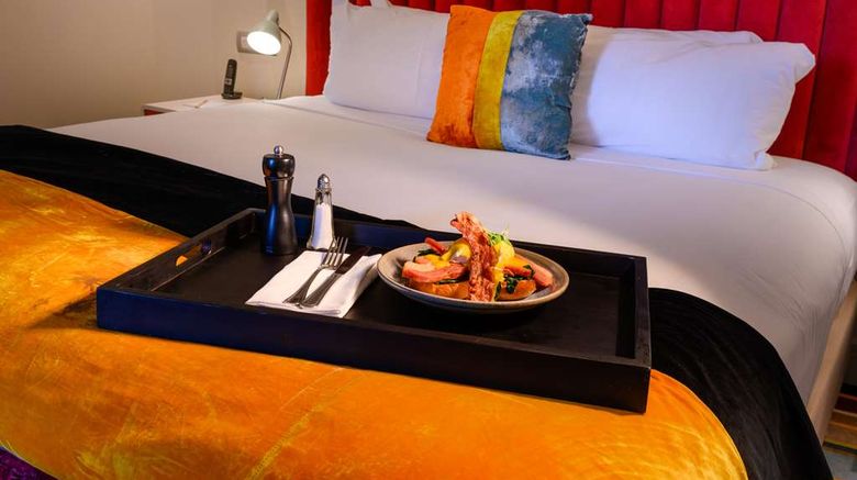 <b>Hotel DeBrett Restaurant</b>. Images powered by <a href="https://iceportal.shijigroup.com/" title="IcePortal" target="_blank">IcePortal</a>.
