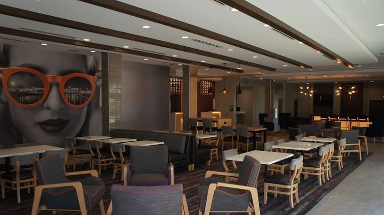 <b>La Quinta Inn & Suites Restaurant</b>. Images powered by <a href="https://iceportal.shijigroup.com/" title="IcePortal" target="_blank">IcePortal</a>.