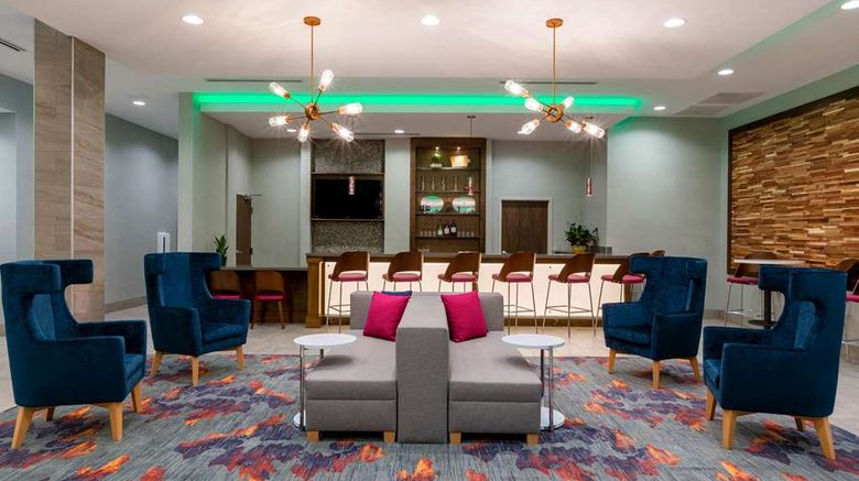 <b>La Quinta Inn & Suites Lobby</b>. Images powered by <a href="https://iceportal.shijigroup.com/" title="IcePortal" target="_blank">IcePortal</a>.