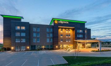 La Quinta Inn & Suites
