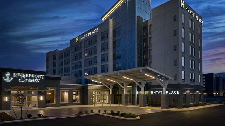 Hyatt Place Wilmington Riverfront Exterior