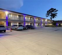 Americas Best Value Inn Veterans Memoria Exterior