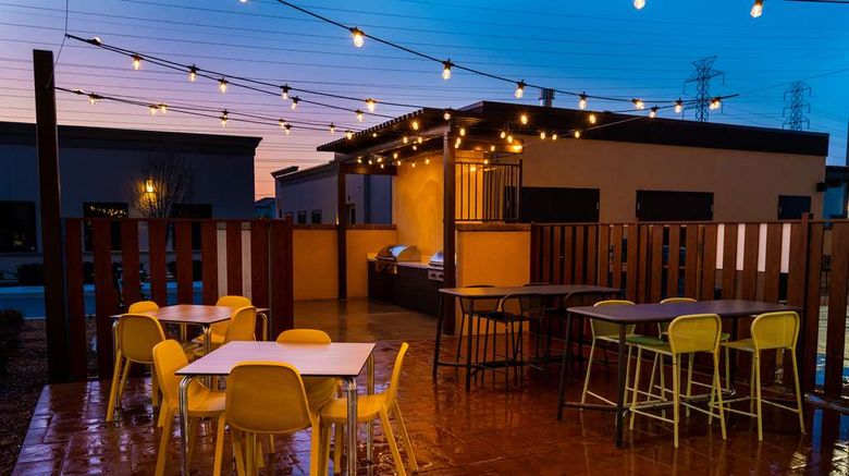 <b>Home2 Suites Bakersfield Restaurant</b>. Images powered by <a href="https://iceportal.shijigroup.com/" title="IcePortal" target="_blank">IcePortal</a>.