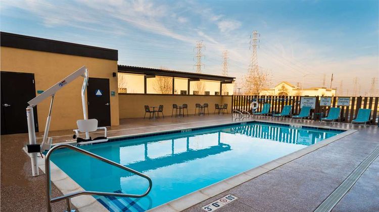 Home2 Suites Bakersfield Pool