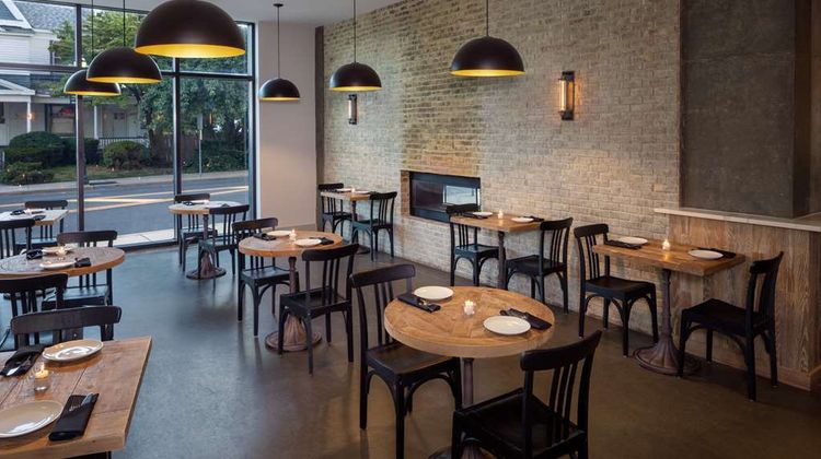Watt Hotel Rahway, Tapestry Collection Restaurant