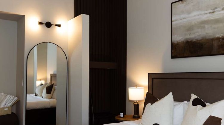 Watt Hotel Rahway, Tapestry Collection Room
