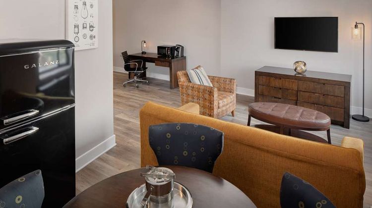 Watt Hotel Rahway, Tapestry Collection Room
