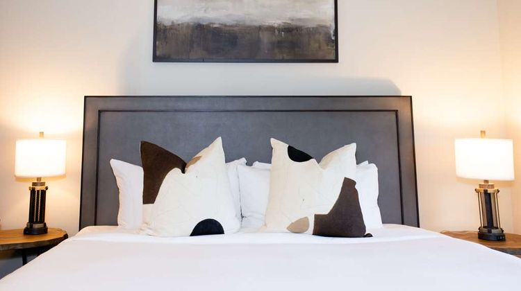 Watt Hotel Rahway, Tapestry Collection Room