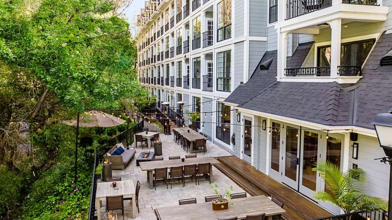 Inn at Saratoga, Tapestry Collection Exterior. Images powered by <a href="https://iceportal.shijigroup.com" target="_blank" rel="noopener">Ice Portal</a>.