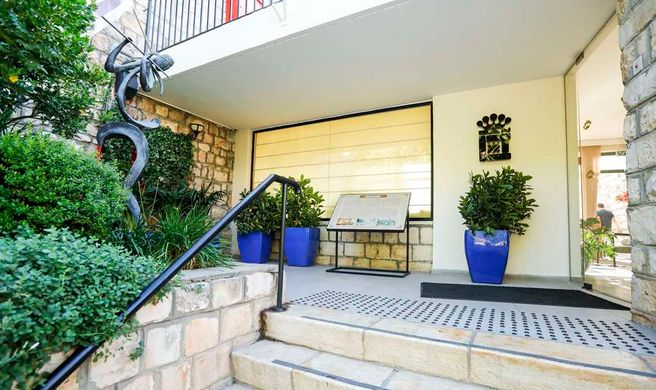 Ruth Zefat Exterior