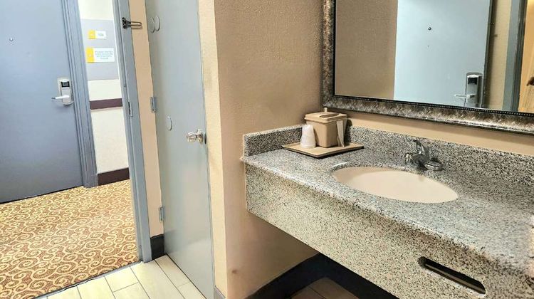 Days Inn by Wyndham Rosenberg Room