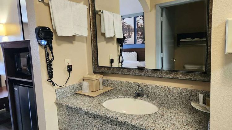 Days Inn by Wyndham Rosenberg Room