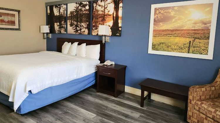 Days Inn by Wyndham Rosenberg Room