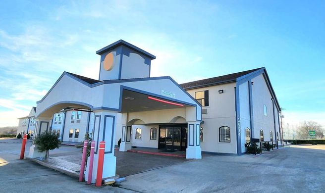 Days Inn by Wyndham Rosenberg Exterior