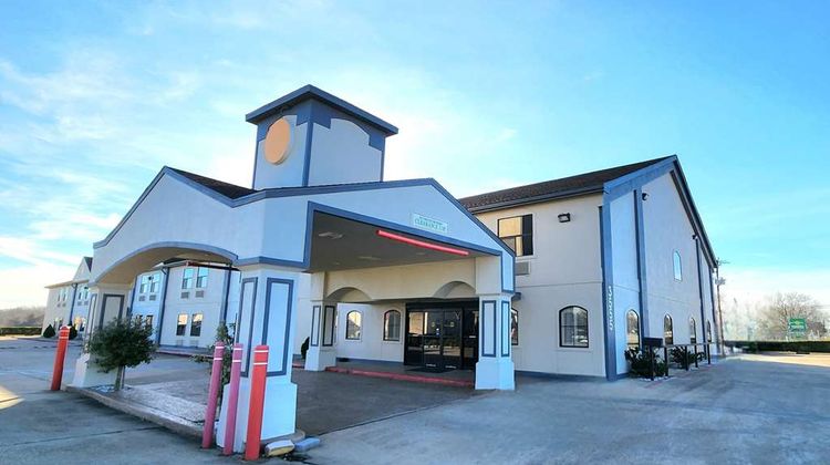 Days Inn by Wyndham Rosenberg Exterior