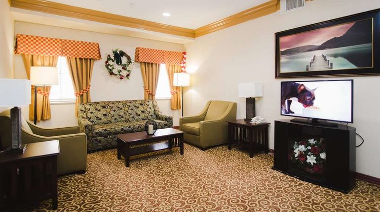 Days Inn by Wyndham Rosenberg Lobby