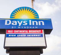Days Inn by Wyndham Rosenberg Exterior