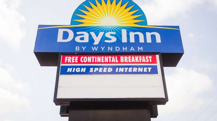 Days Inn by Wyndham Rosenberg Exterior