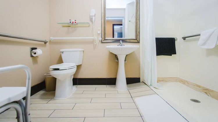 Days Inn by Wyndham Rosenberg Room
