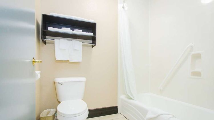 Days Inn by Wyndham Rosenberg Room