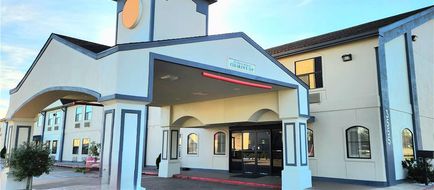 Days Inn by Wyndham Rosenberg Exterior